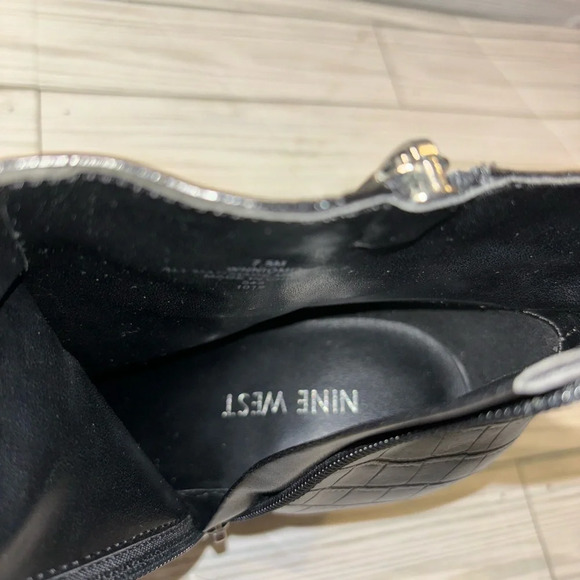 Nine West BLK Bootie “Croc” Embossed Leather Side Zip Block Heel - Picture 7 of 9